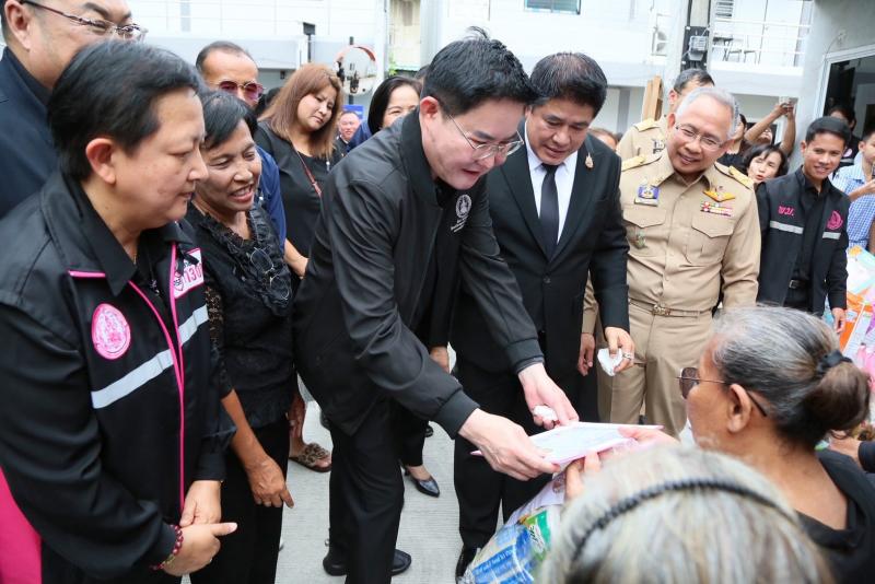รมว.พม. ลงพื้นที่จ�