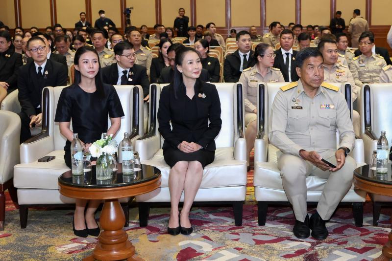 นางเตือนใจ คงสมบั�