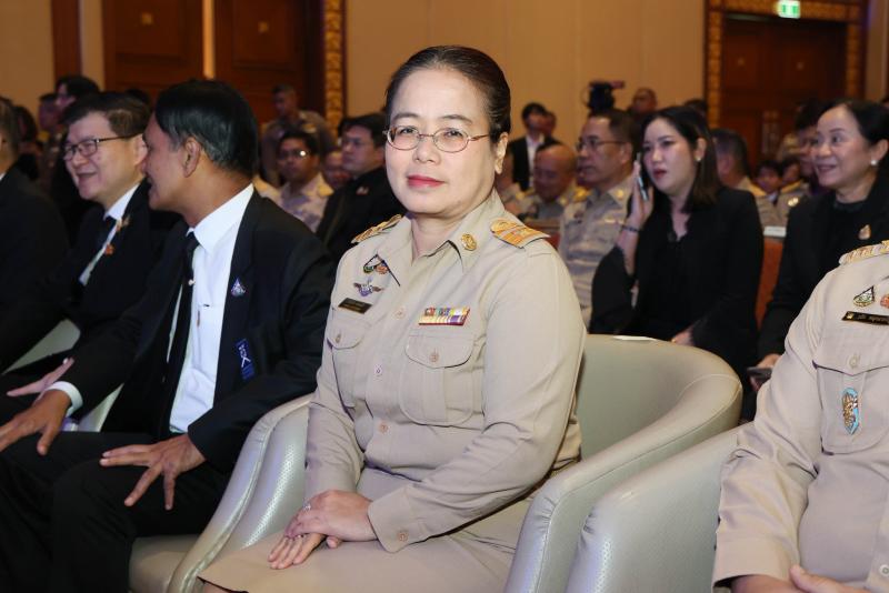 นางเตือนใจ คงสมบั�