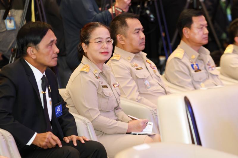นางเตือนใจ คงสมบั�