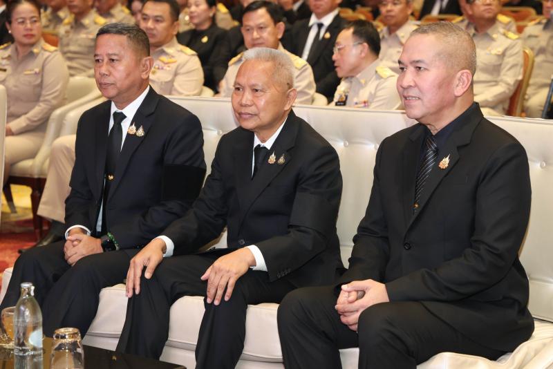นางเตือนใจ คงสมบั�