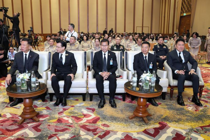 นางเตือนใจ คงสมบั�