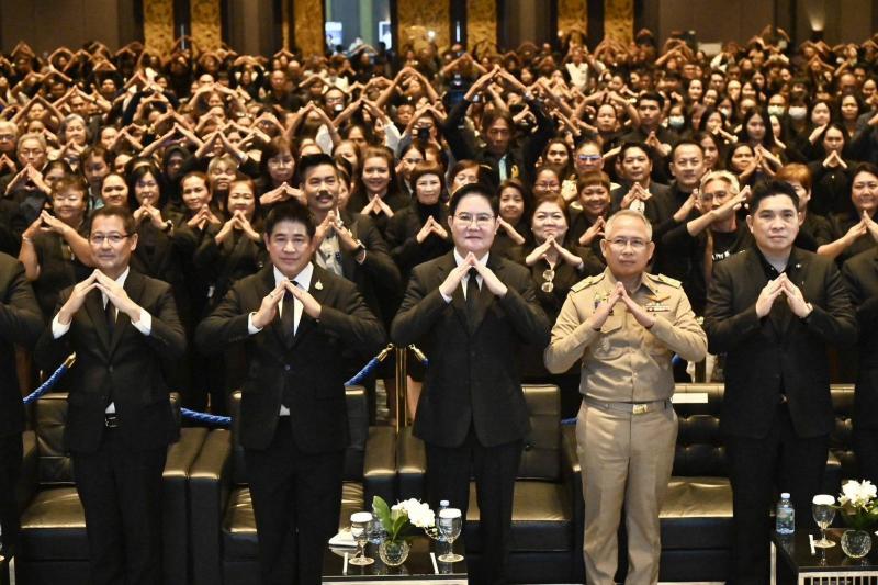 "อัครา" รมว.พม. ห�