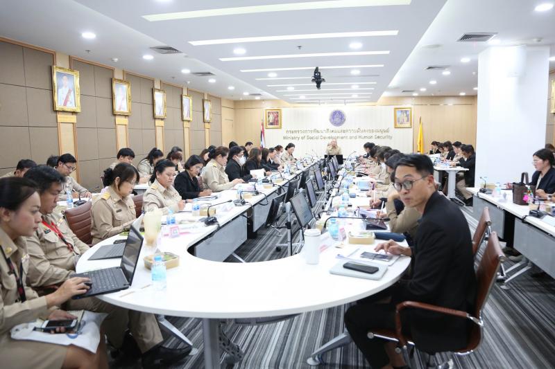 ปลัด พม. เป็นประธา�