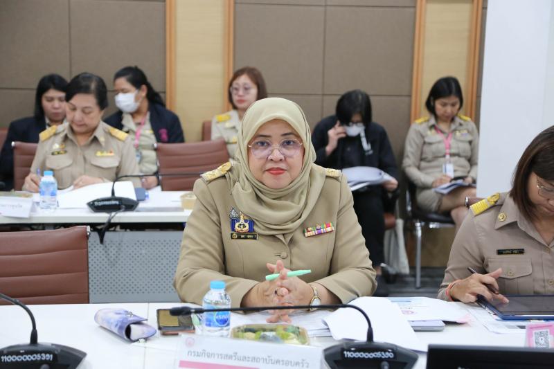 ปลัด พม. เป็นประธา�