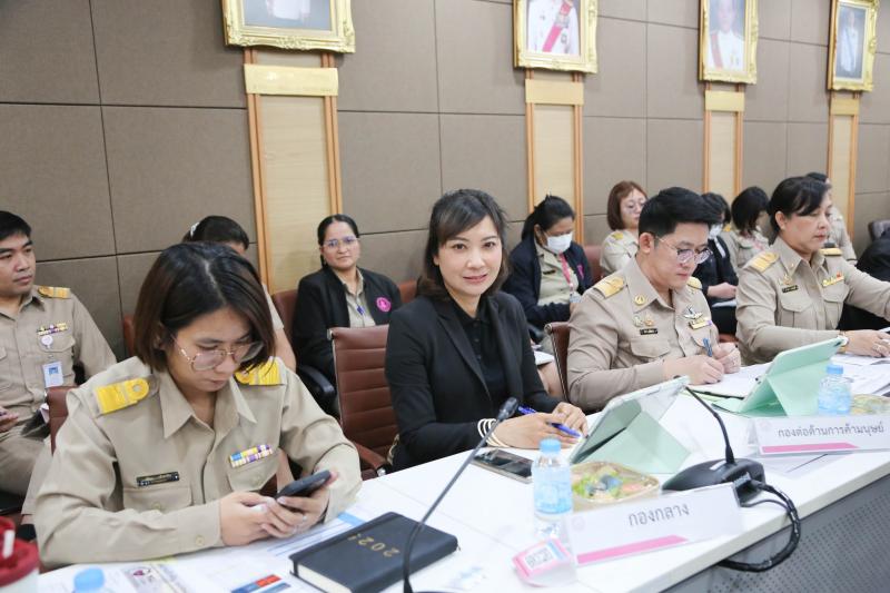 ปลัด พม. เป็นประธา�