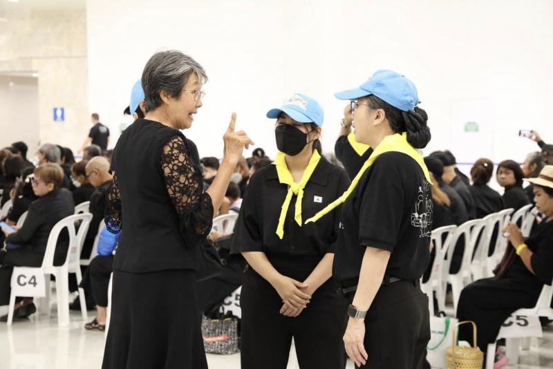 นางสาวนภาพร เมฆาผ�