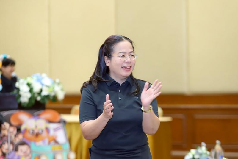 นางเตือนใจ คงสมบั�