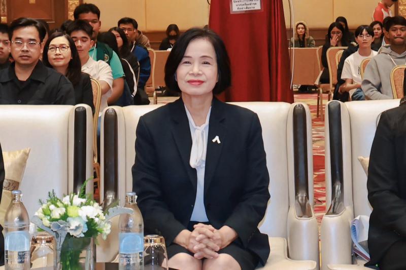นางเตือนใจ คงสมบั�