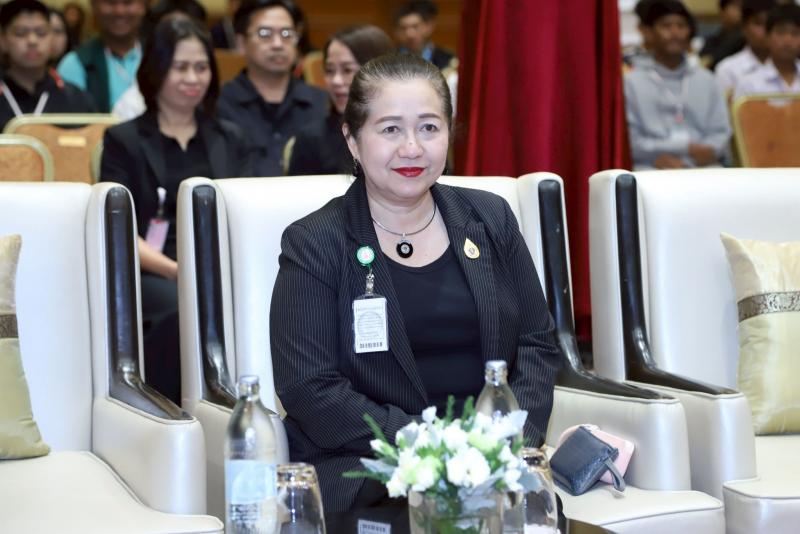 นางเตือนใจ คงสมบั�