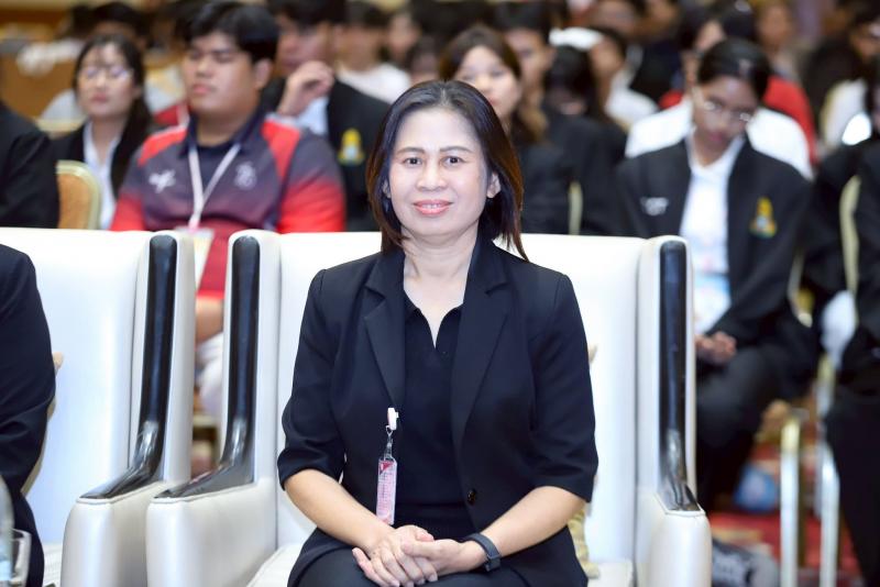 นางเตือนใจ คงสมบั�