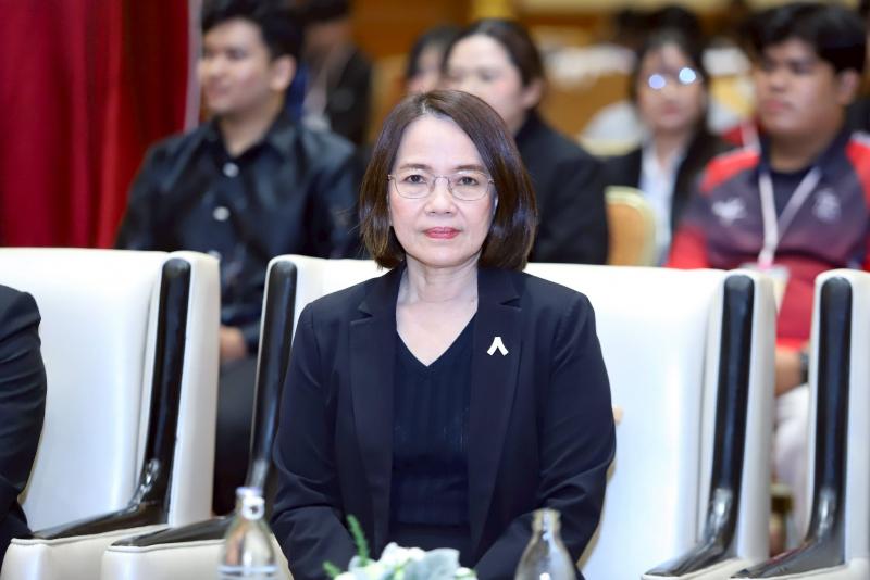 นางเตือนใจ คงสมบั�
