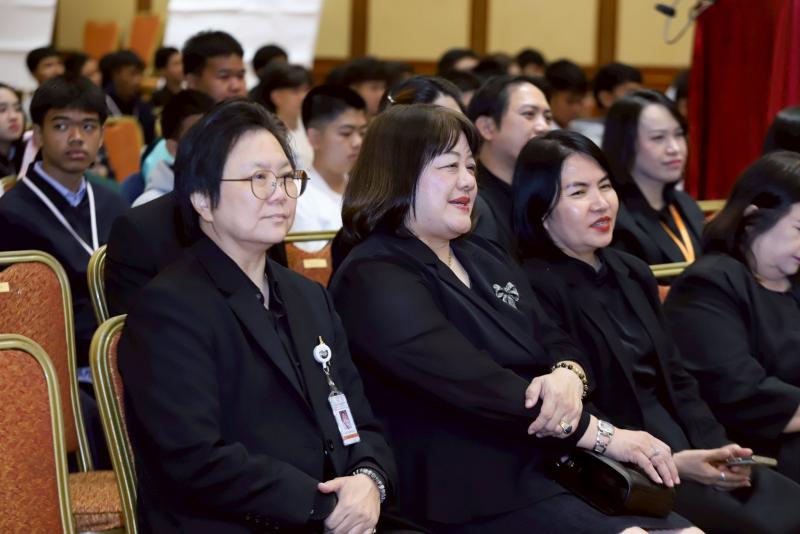 นางเตือนใจ คงสมบั�