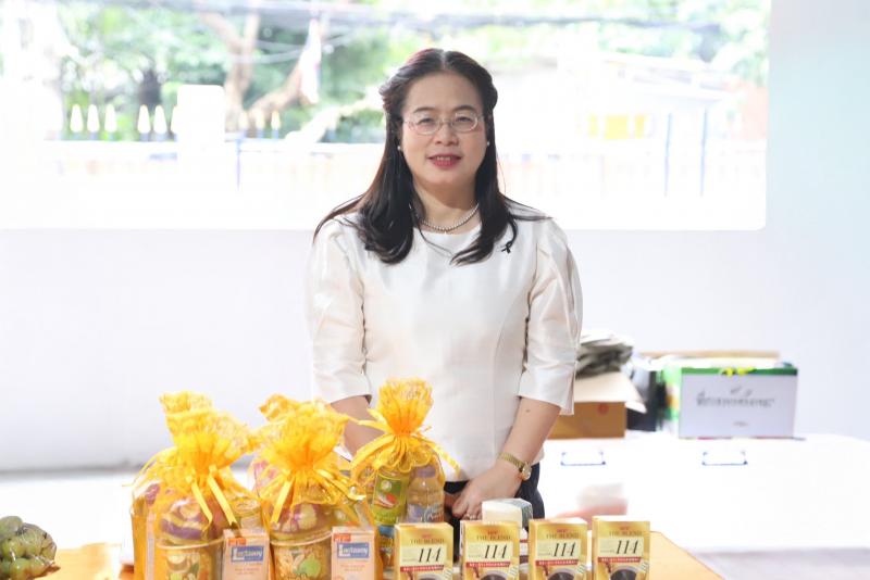 นางเตือนใจ คงสมบั�