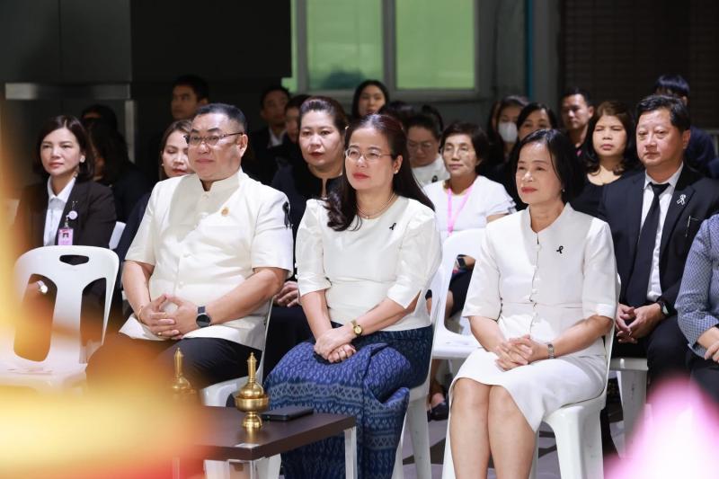 นางเตือนใจ คงสมบั�