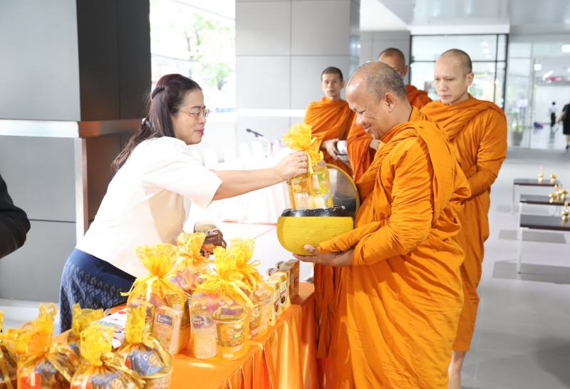 นางเตือนใจ คงสมบั�