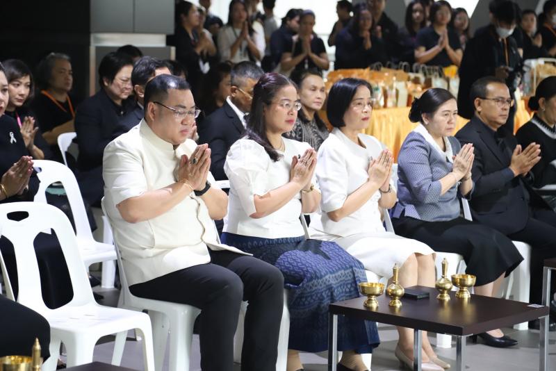 นางเตือนใจ คงสมบั�