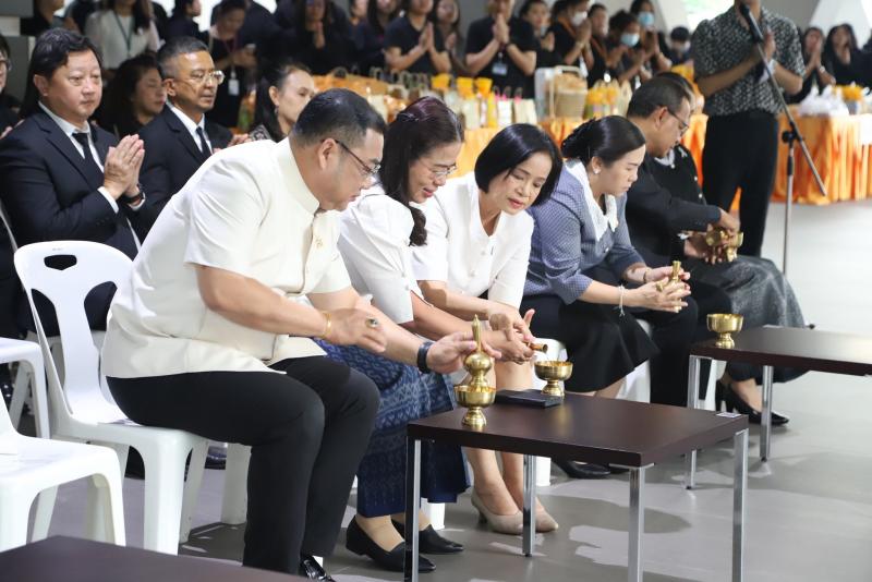 นางเตือนใจ คงสมบั�