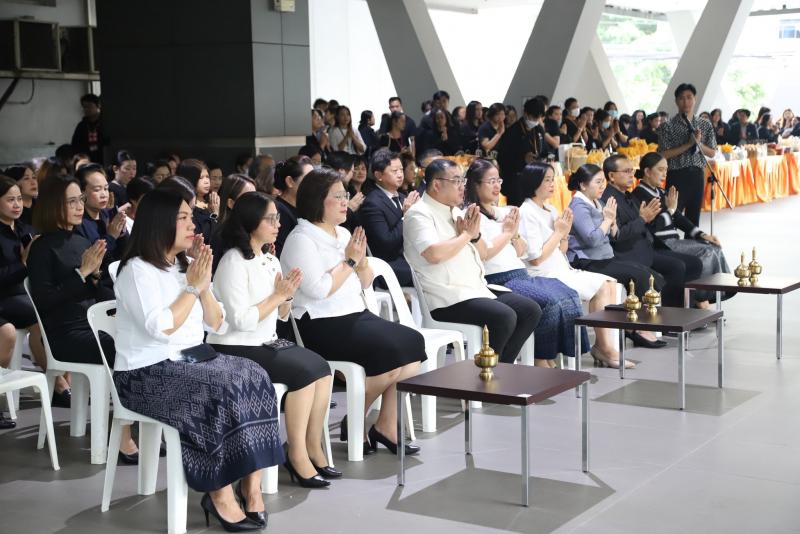นางเตือนใจ คงสมบั�