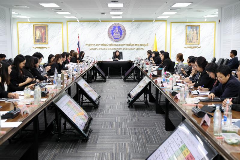 นางเตือนใจ คงสมบั�