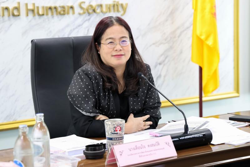 นางเตือนใจ คงสมบั�