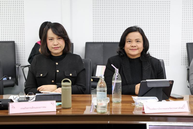 นางเตือนใจ คงสมบั�