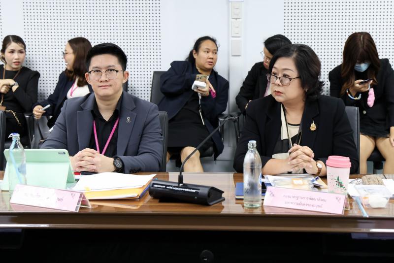 นางเตือนใจ คงสมบั�
