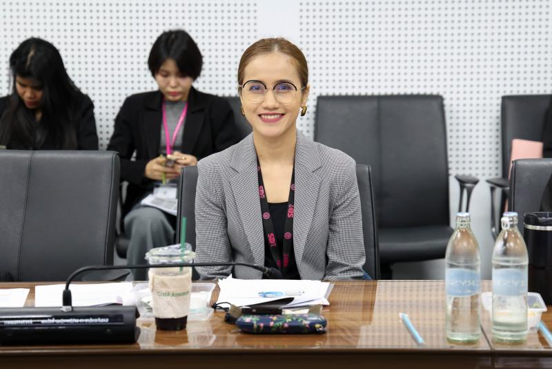 นางเตือนใจ คงสมบั�