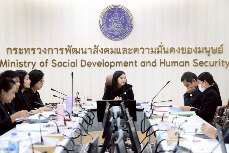 นางศิริลักษณ์ มีม�