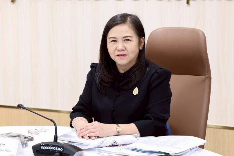 นางศิริลักษณ์ มีม�