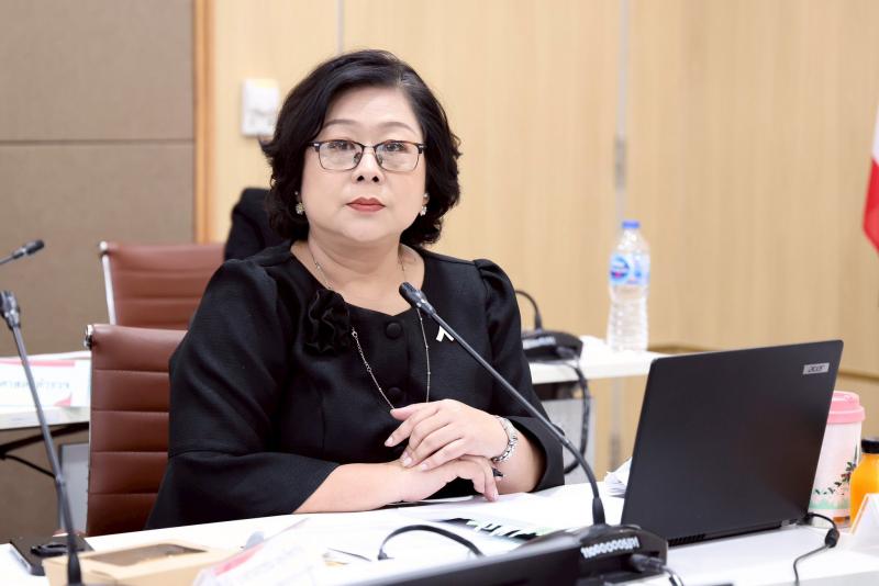 นางศิริลักษณ์ มีม�