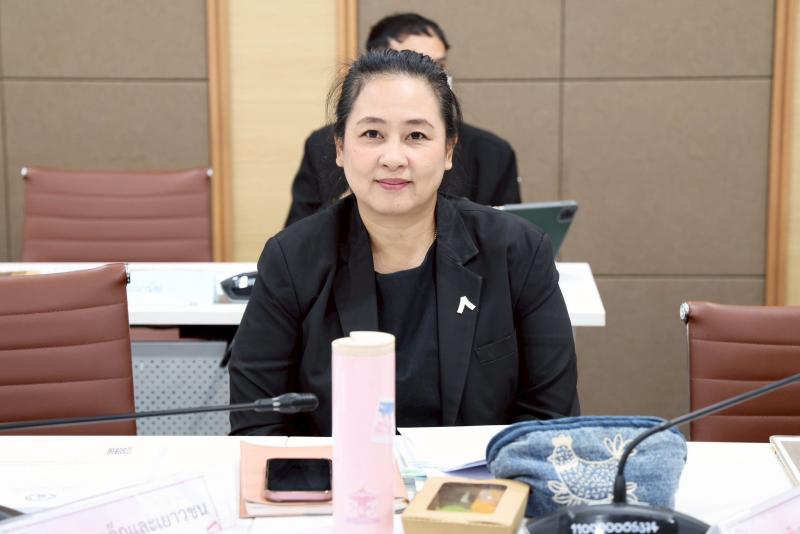 นางศิริลักษณ์ มีม�