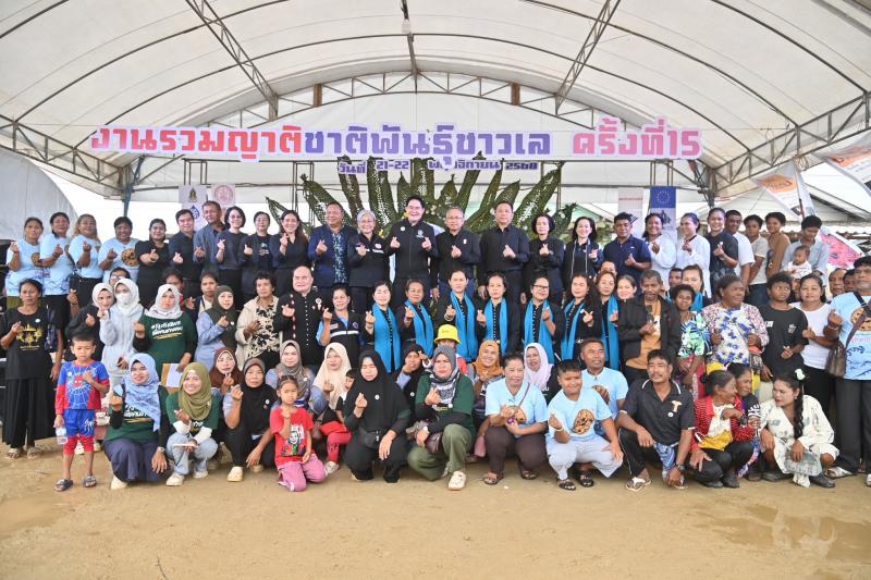 รมว.พม. ลงพื้นที่จ�