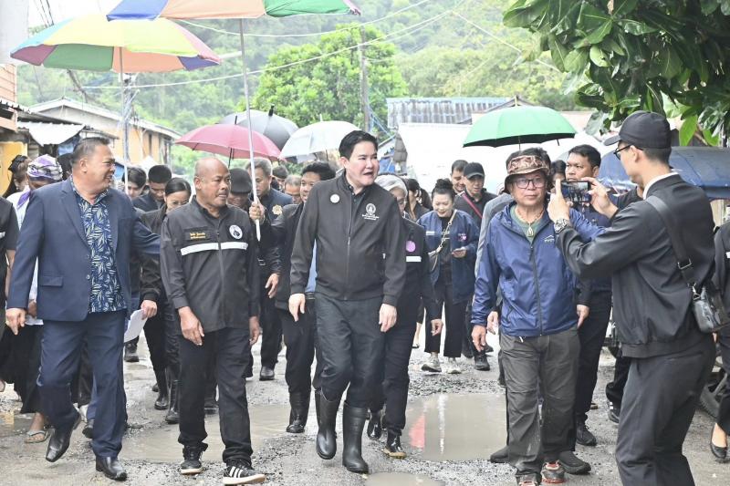 รมว.พม. ลงพื้นที่จ�