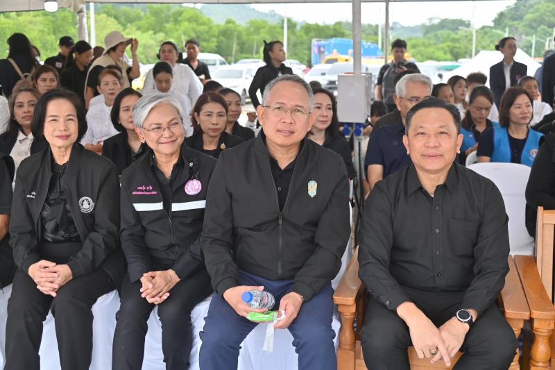 รมว.พม. ลงพื้นที่จ�
