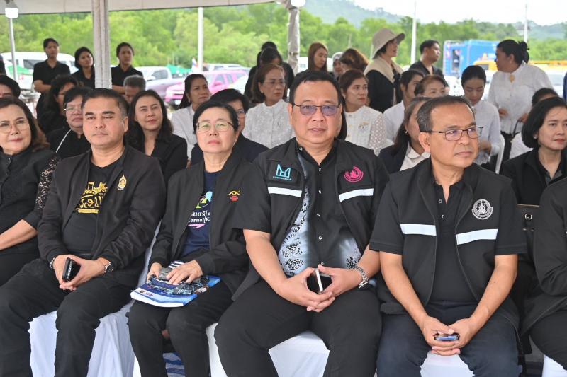 รมว.พม. ลงพื้นที่จ�