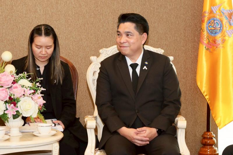 นายกองตรี ดร.ธนกฤต