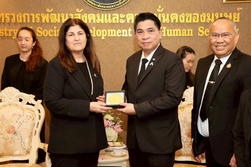 นายกองตรี ดร.ธนกฤต