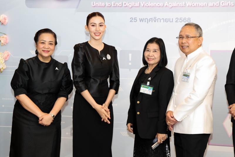 รมว. พม. ร่วมติดเข็�