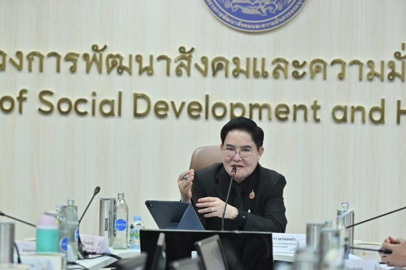 รมว.พม. เป็นประธาน�