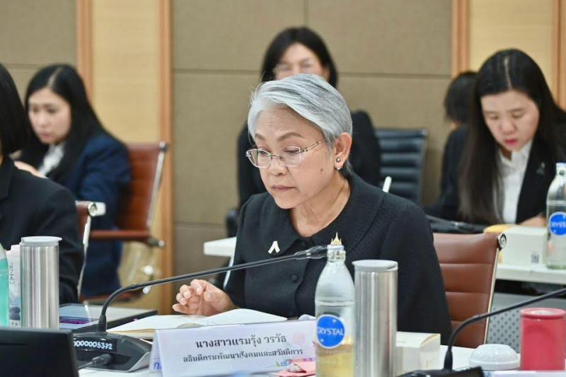 รมว.พม. เป็นประธาน�