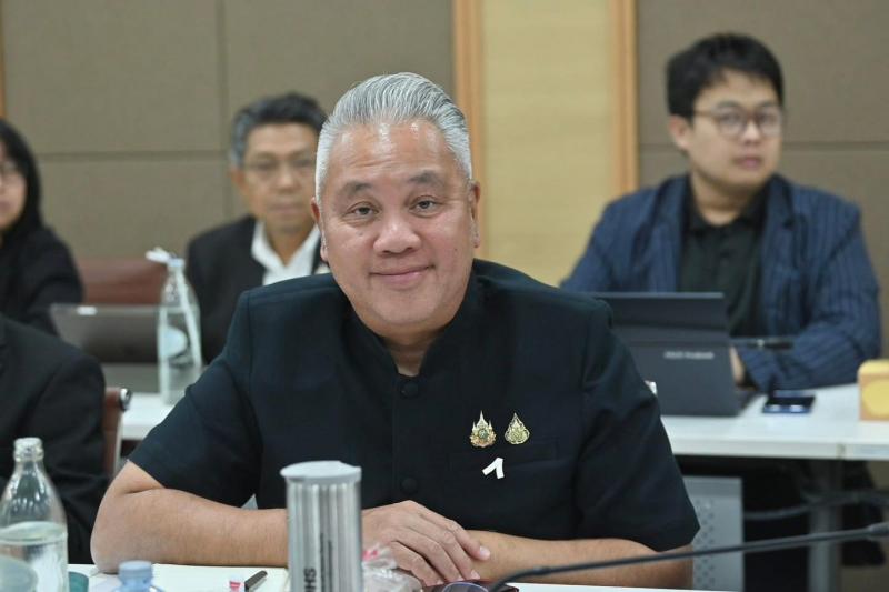 รมว.พม. เป็นประธาน�