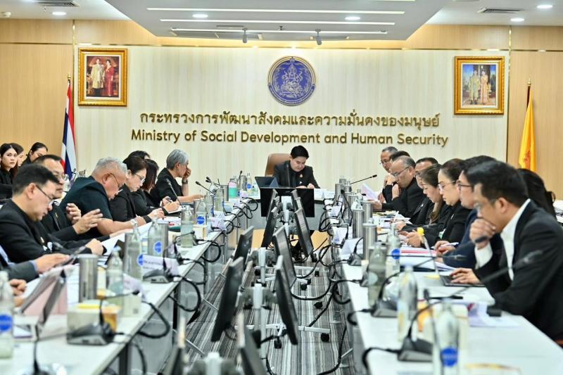 รมว.พม. เป็นประธาน�