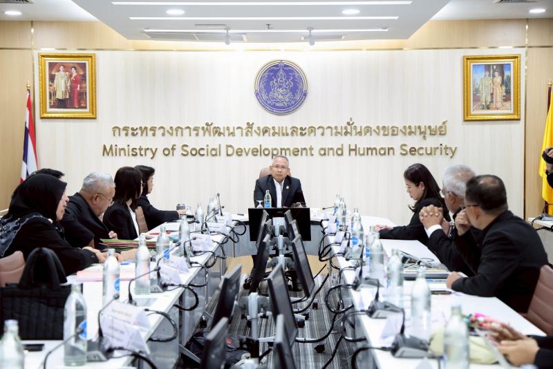 ปลัด พม. เป็นประธา�
