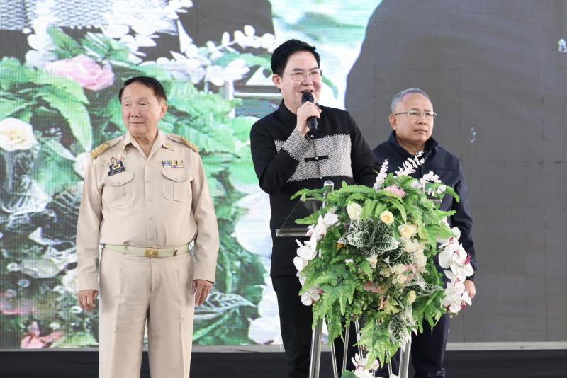 รมว.พม. ลงพื้นที่จ�