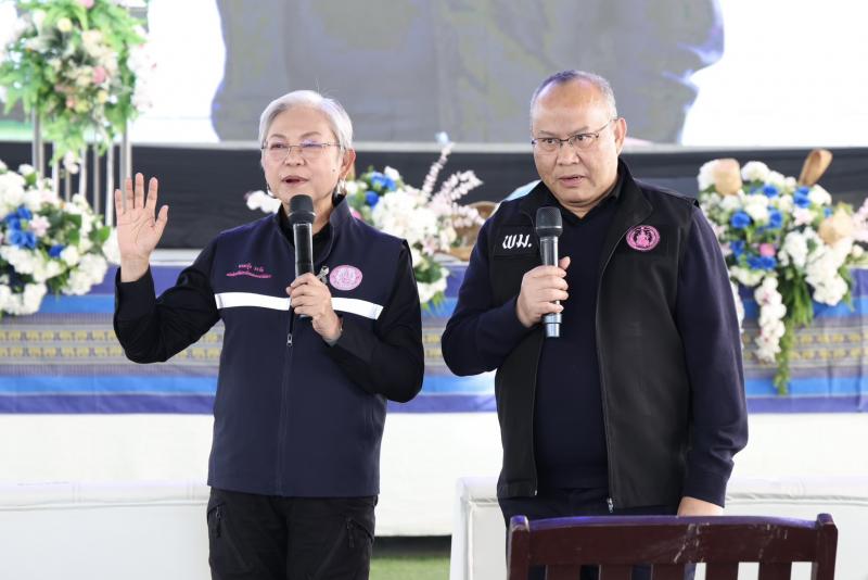 รมว.พม. ลงพื้นที่จ�