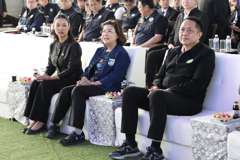 รมว.พม. ลงพื้นที่จ�