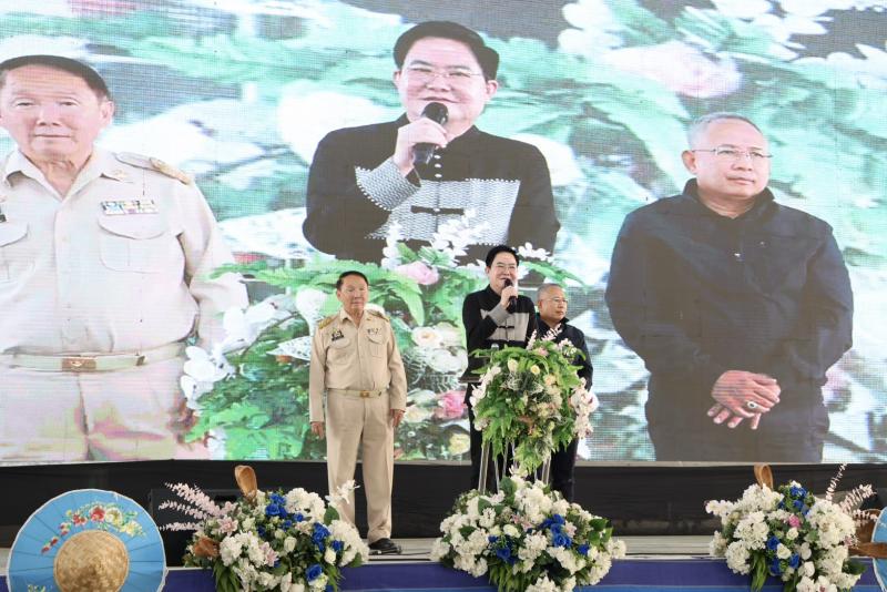 รมว.พม. ลงพื้นที่จ�