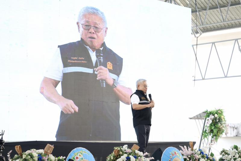 รมว.พม. ลงพื้นที่จ�