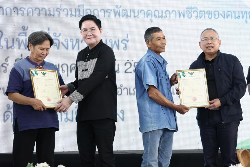 รมว.พม. ลงพื้นที่จ�
